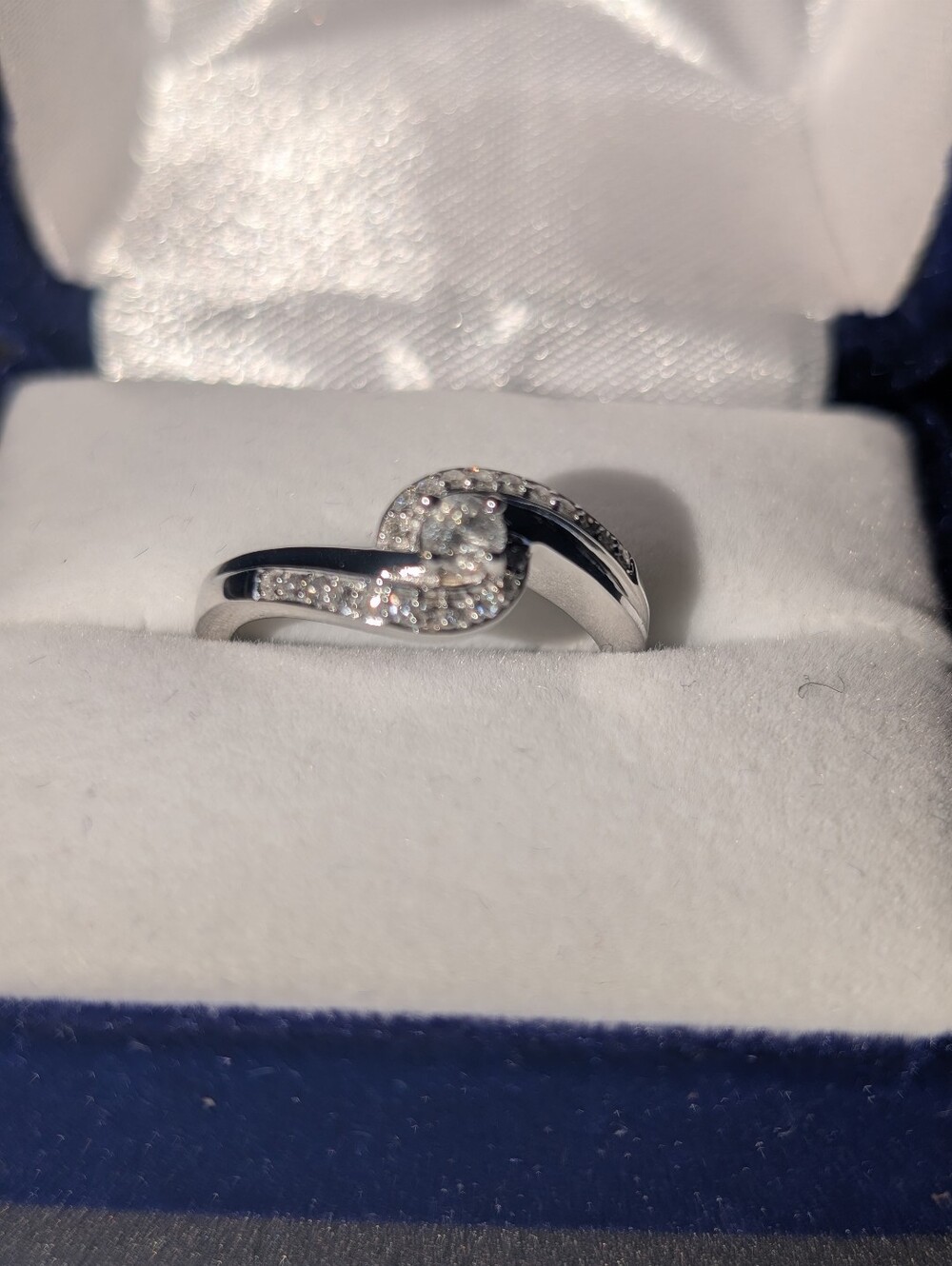 14k white gold diamond ring. $5687 appraisal value. SEE SECOND PICTURE 🤑🤑🤑